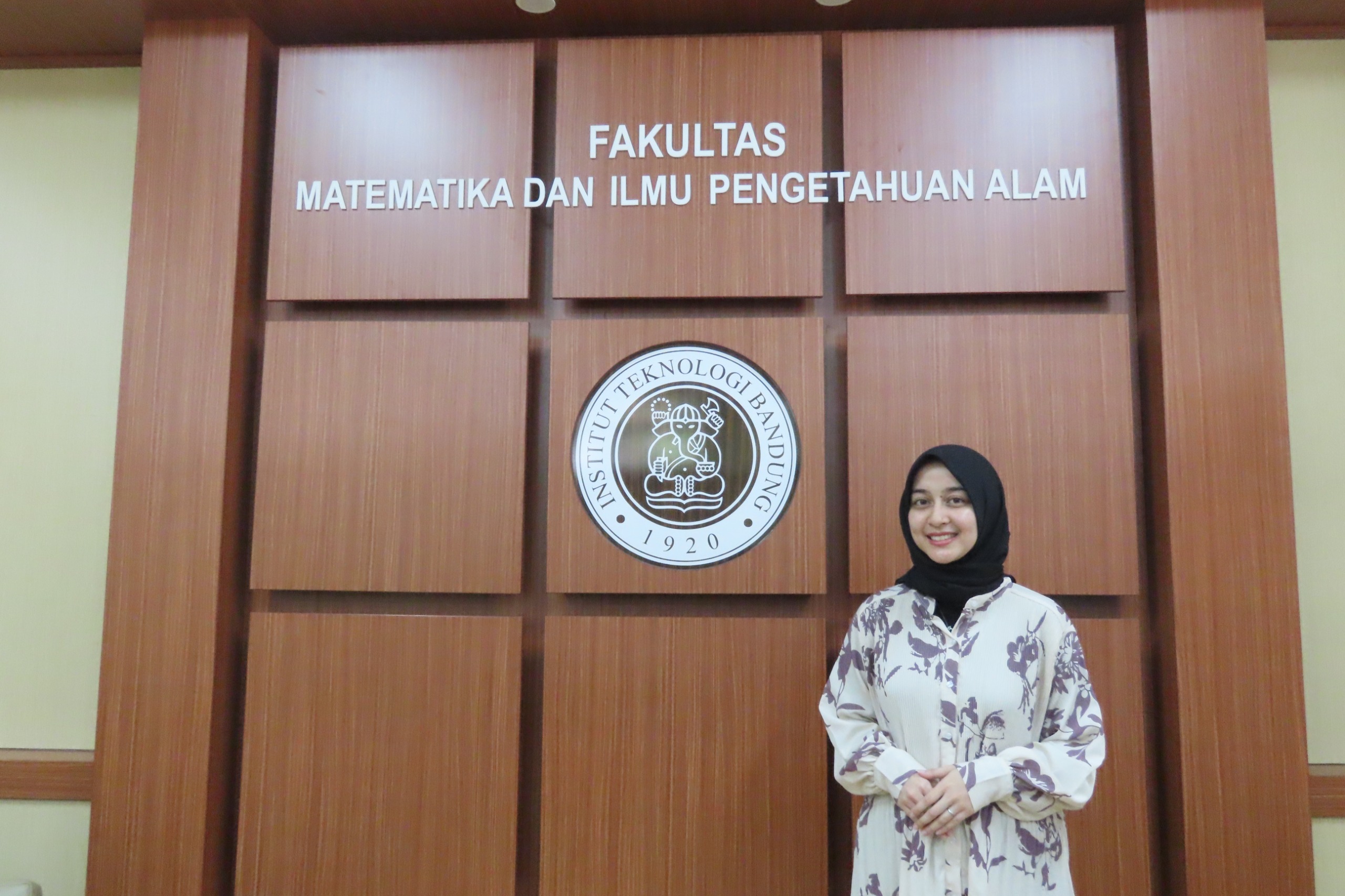 Di Balik Kisah Dr. Maya Nabila, Salah Satu Lulusan Termuda Doktor Matematika FMIPA ITB